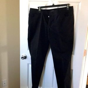 18P Women’s Lee Classic Fit Black Pants with 5 Pockets.